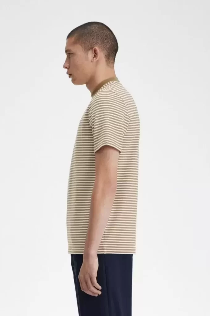 Tricou bărbătesc cu dungi fine, gros Tricou bărbătesc cu dungi fine, gros