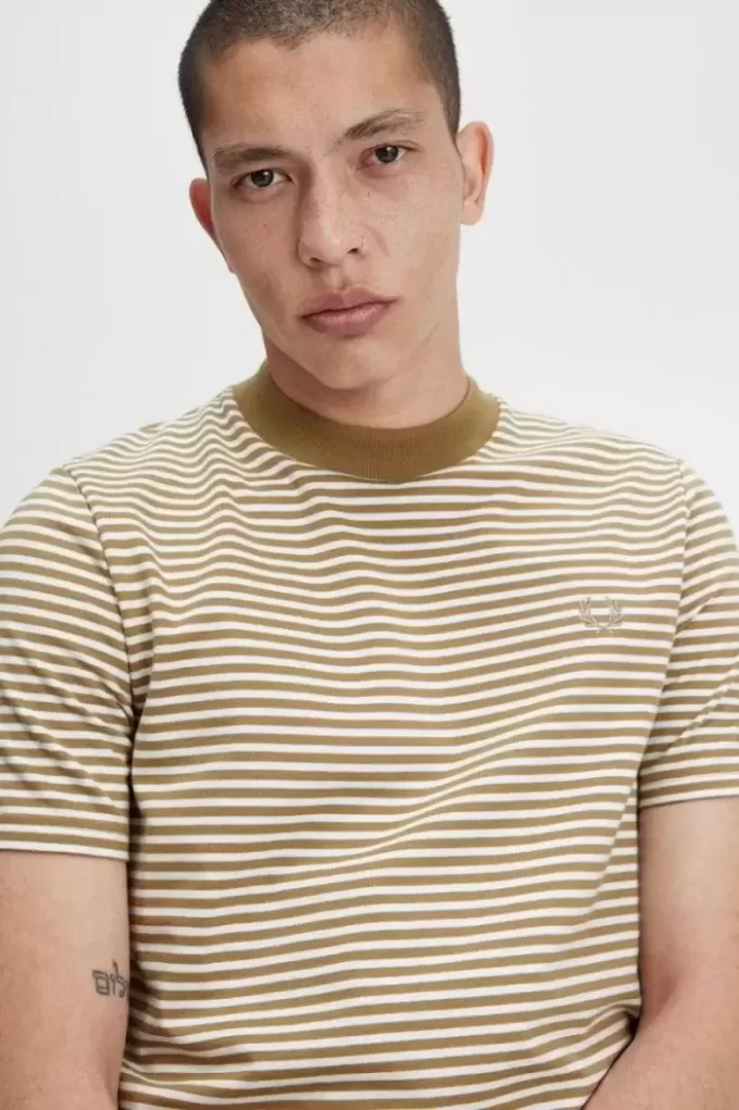Tricou bărbătesc cu dungi fine, gros Tricou bărbătesc cu dungi fine, gros