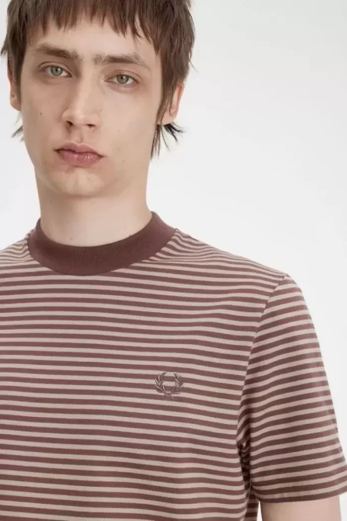 Tricou bărbătesc cu dungi fine, gros Tricou bărbătesc cu dungi fine, gros
