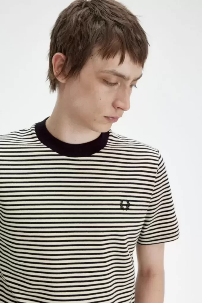 Tricou bărbătesc cu dungi fine, gros Tricou bărbătesc cu dungi fine, gros