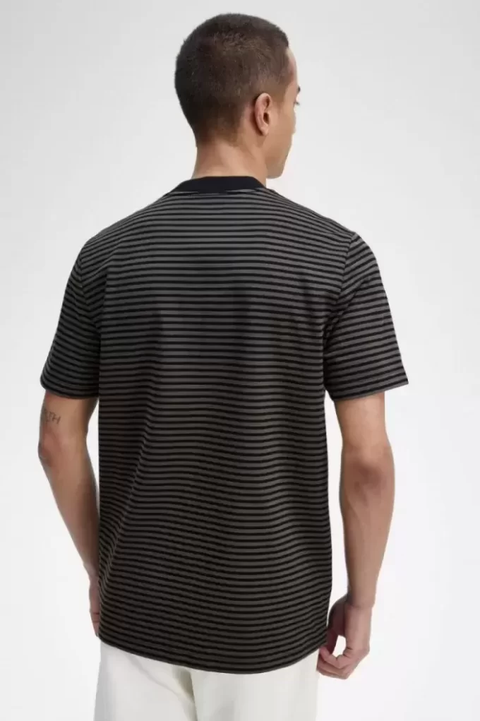 Tricou bărbătesc cu dungi fine, gros Tricou bărbătesc cu dungi fine, gros