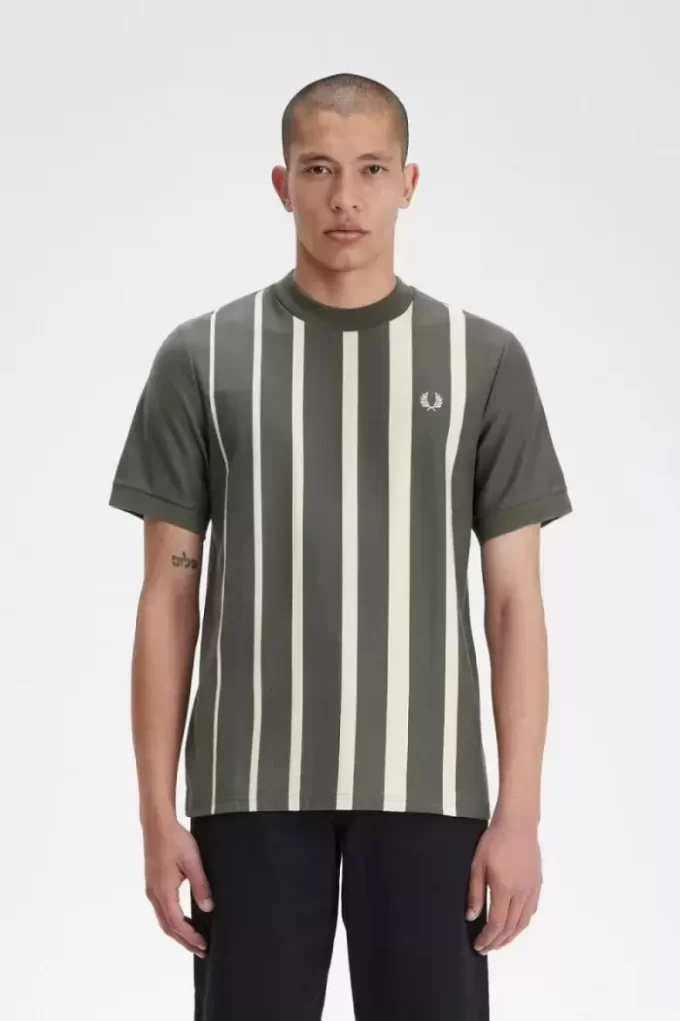 Tricou bărbătesc cu dungi gradiente Tricou bărbătesc cu dungi gradiente