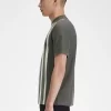 Tricou bărbătesc cu dungi gradiente Tricou bărbătesc cu dungi gradiente
