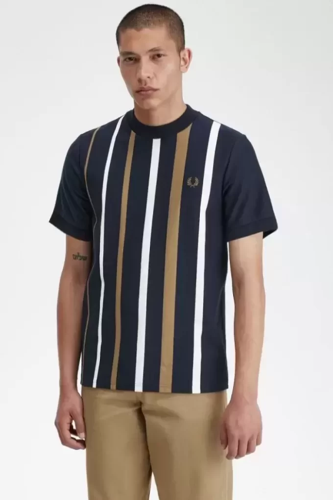 Tricou bărbătesc cu dungi gradiente Tricou bărbătesc cu dungi gradiente