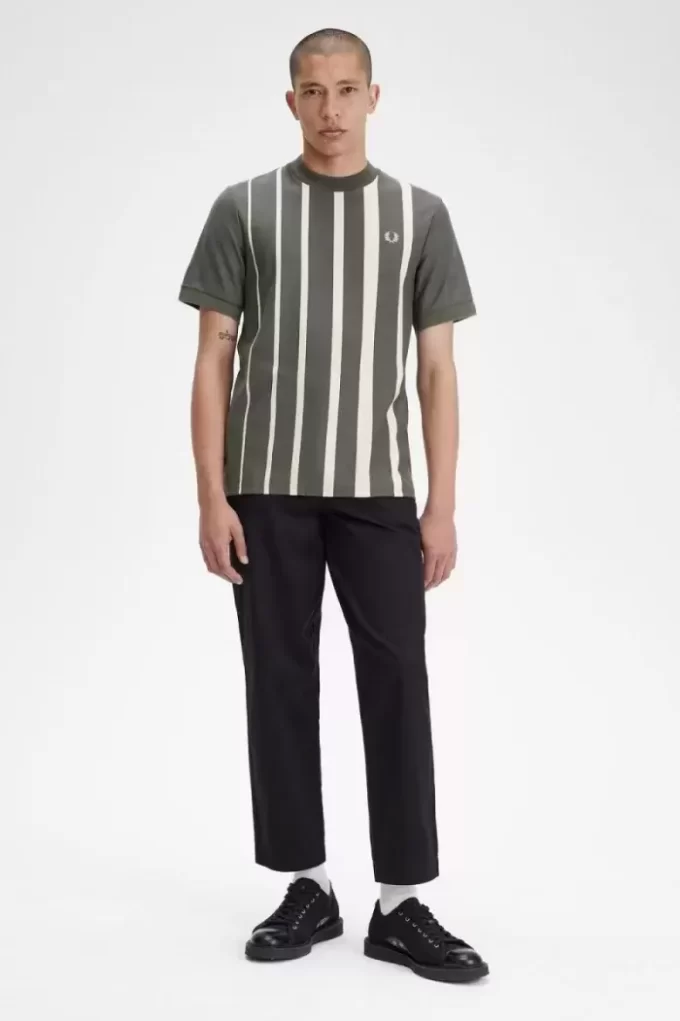 Tricou bărbătesc cu dungi gradiente Tricou bărbătesc cu dungi gradiente