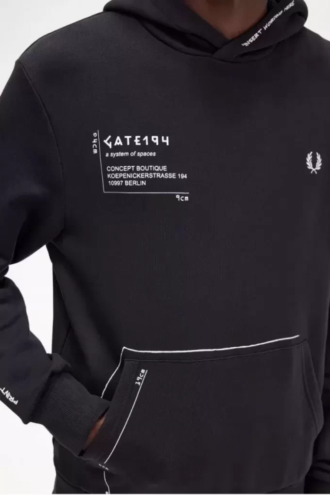 Tricou bărbătesc cu glugă și imprimeu Tricou bărbătesc cu glugă și imprimeu