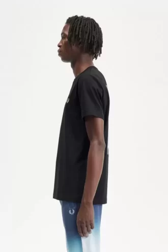 Tricou bărbătesc cu grafică abstractă