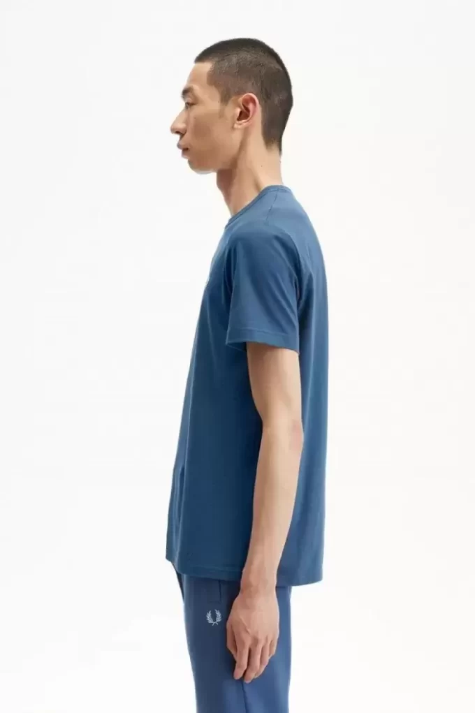 Tricou bărbătesc cu guler rotund Tricou bărbătesc cu guler rotund
