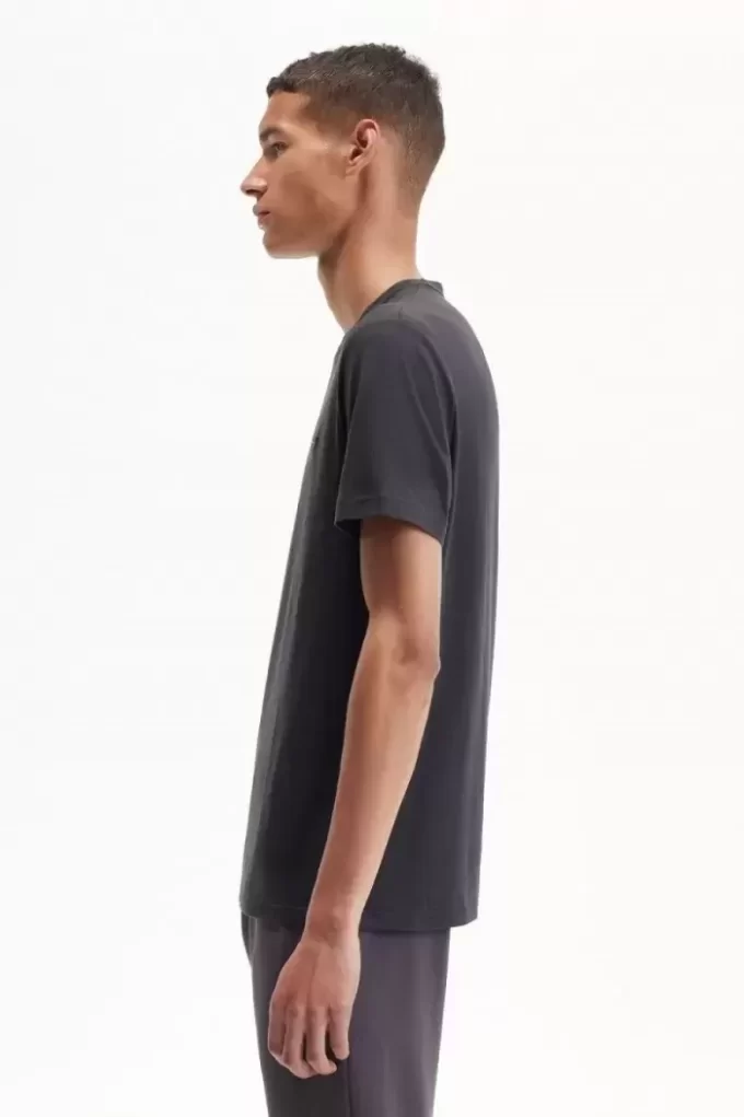 Tricou bărbătesc cu guler rotund Tricou bărbătesc cu guler rotund