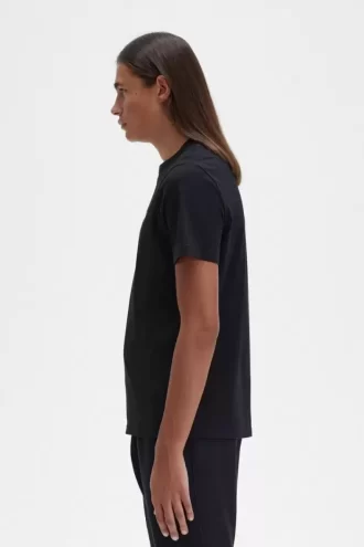 Tricou bărbătesc cu guler rotund