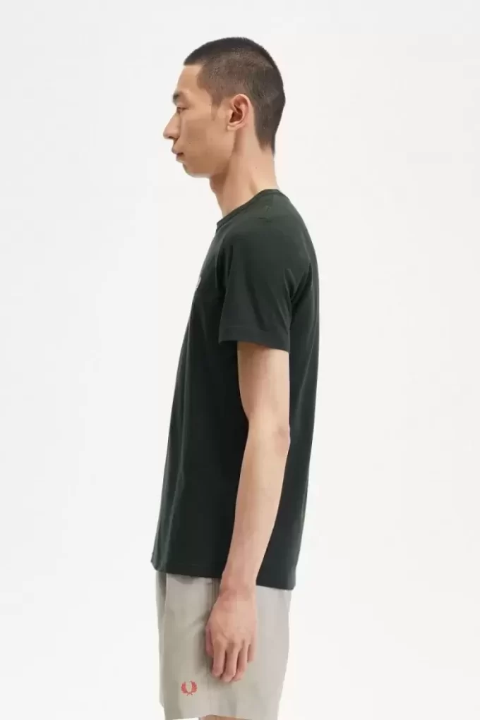 Tricou bărbătesc cu guler rotund Tricou bărbătesc cu guler rotund
