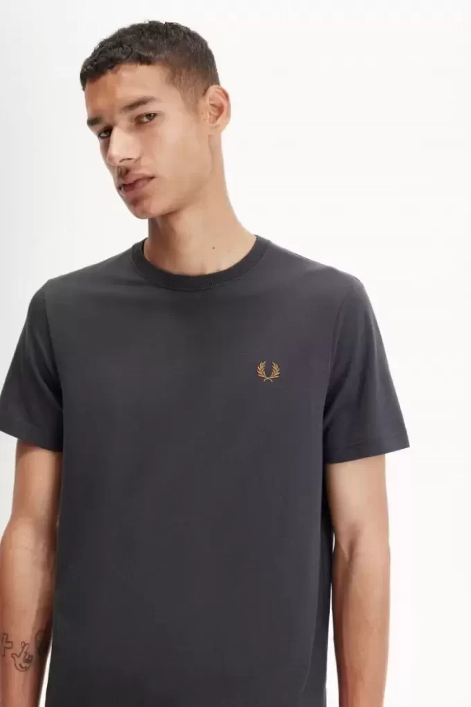 Tricou bărbătesc cu guler rotund Tricou bărbătesc cu guler rotund