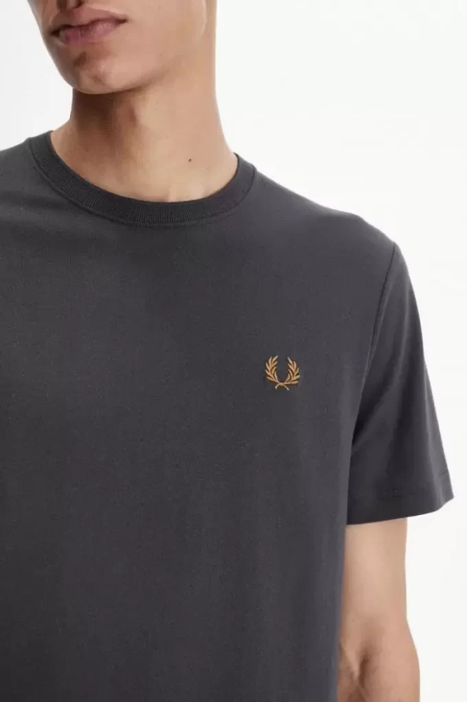 Tricou bărbătesc cu guler rotund Tricou bărbătesc cu guler rotund