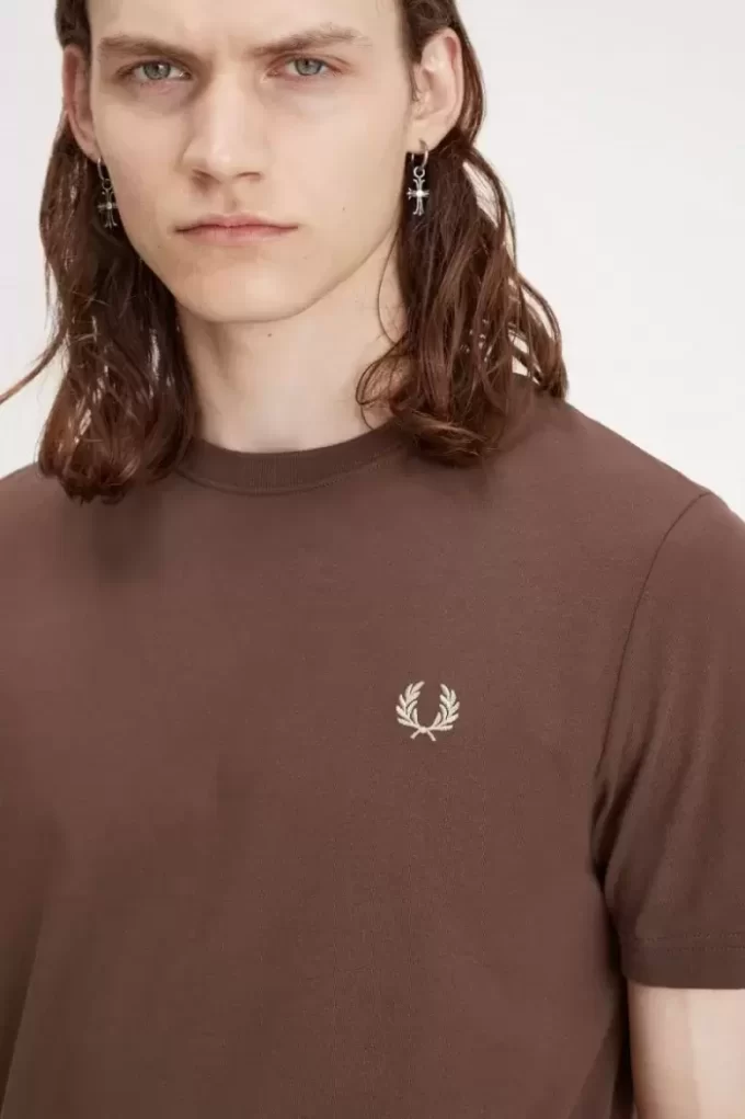 Tricou bărbătesc cu guler rotund Tricou bărbătesc cu guler rotund