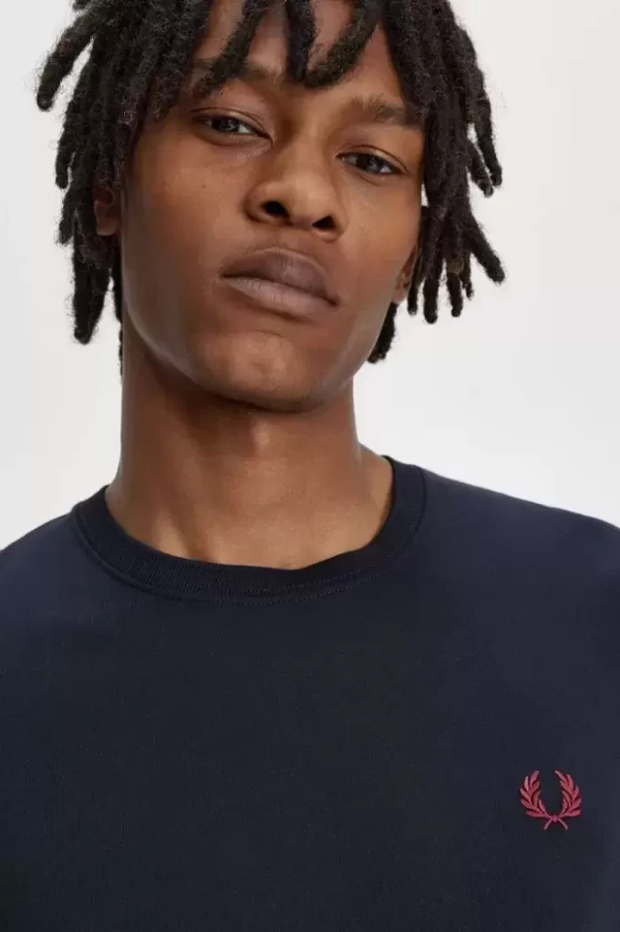 Tricou bărbătesc cu guler rotund Tricou bărbătesc cu guler rotund