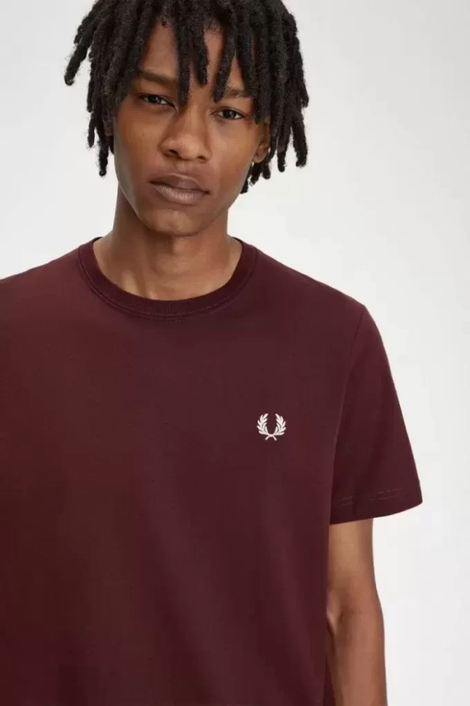 Tricou bărbătesc cu guler rotund Tricou bărbătesc cu guler rotund