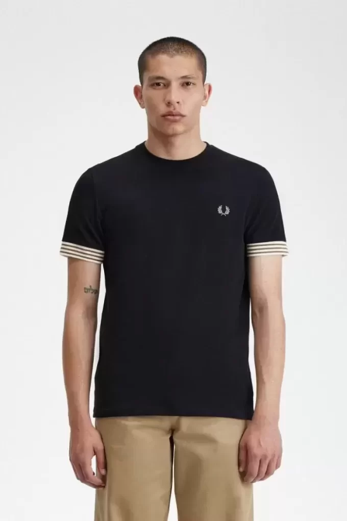 Tricou bărbătesc cu manșetă în dungi Tricou bărbătesc cu manșetă în dungi