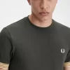 Tricou bărbătesc cu manșetă în dungi Tricou bărbătesc cu manșetă în dungi