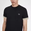 Tricou bărbătesc cu manșetă în dungi Tricou bărbătesc cu manșetă în dungi