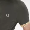 Tricou bărbătesc cu manșetă în dungi Tricou bărbătesc cu manșetă în dungi
