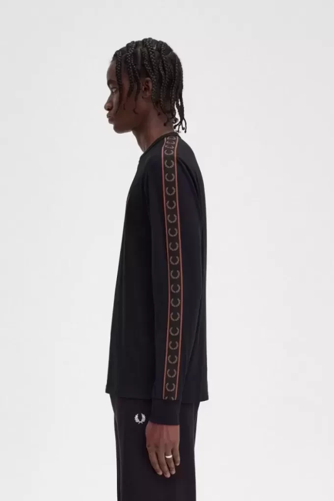 Tricou bărbătesc cu mânecă lungă și bandă adezivă Tricou bărbătesc cu mânecă lungă și bandă adezivă