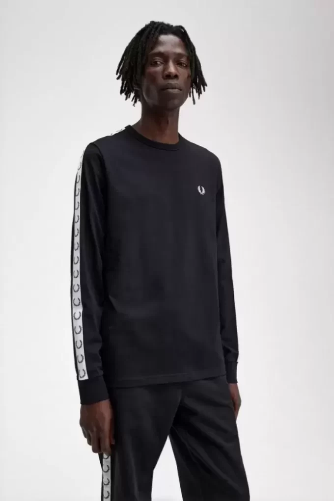 Tricou bărbătesc cu mânecă lungă și bandă adezivă Tricou bărbătesc cu mânecă lungă și bandă adezivă