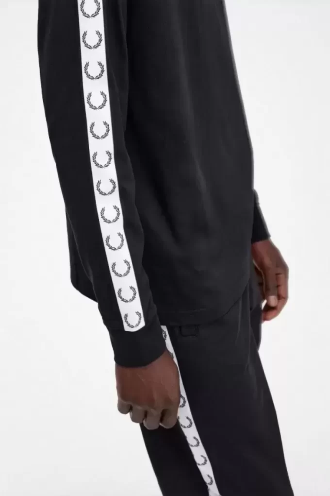 Tricou bărbătesc cu mânecă lungă și bandă adezivă Tricou bărbătesc cu mânecă lungă și bandă adezivă