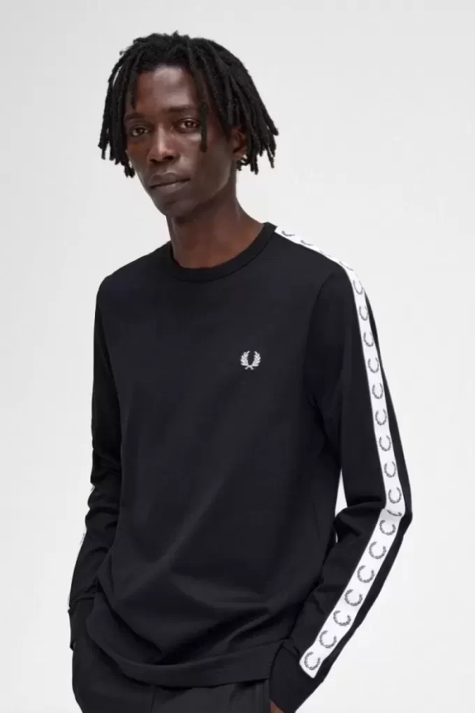 Tricou bărbătesc cu mânecă lungă și bandă adezivă Tricou bărbătesc cu mânecă lungă și bandă adezivă