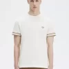 Tricou bărbătesc din piqué cu vârfuri îndrăznețe Tricou bărbătesc din piqué cu vârfuri îndrăznețe