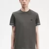 Tricou bărbătesc din piqué cu vârfuri îndrăznețe Tricou bărbătesc din piqué cu vârfuri îndrăznețe