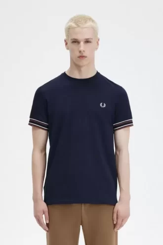 Tricou bărbătesc din piqué cu vârfuri îndrăznețe