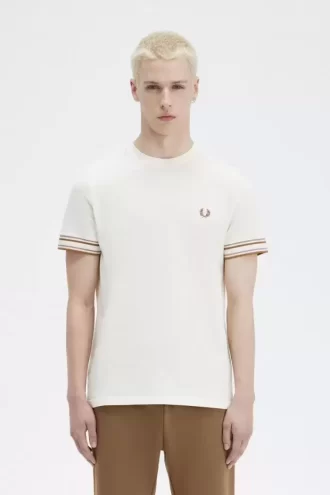 Tricou bărbătesc din piqué cu vârfuri îndrăznețe