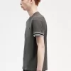 Tricou bărbătesc din piqué cu vârfuri îndrăznețe Tricou bărbătesc din piqué cu vârfuri îndrăznețe