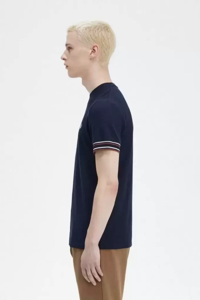 Tricou bărbătesc din piqué cu vârfuri îndrăznețe Tricou bărbătesc din piqué cu vârfuri îndrăznețe