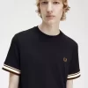 Tricou bărbătesc din piqué cu vârfuri îndrăznețe Tricou bărbătesc din piqué cu vârfuri îndrăznețe
