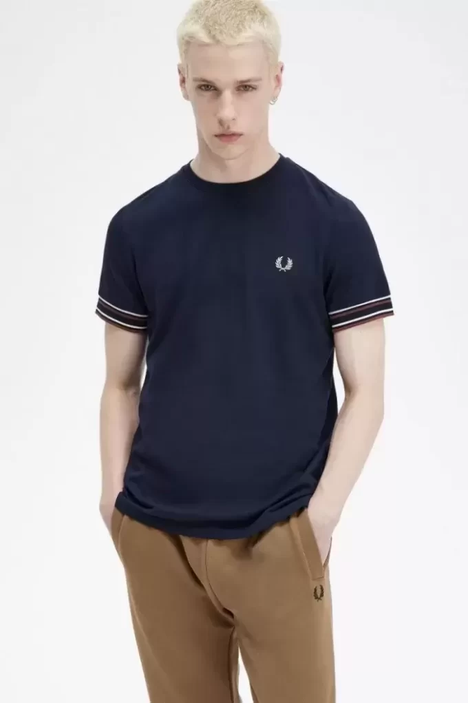 Tricou bărbătesc din piqué cu vârfuri îndrăznețe Tricou bărbătesc din piqué cu vârfuri îndrăznețe
