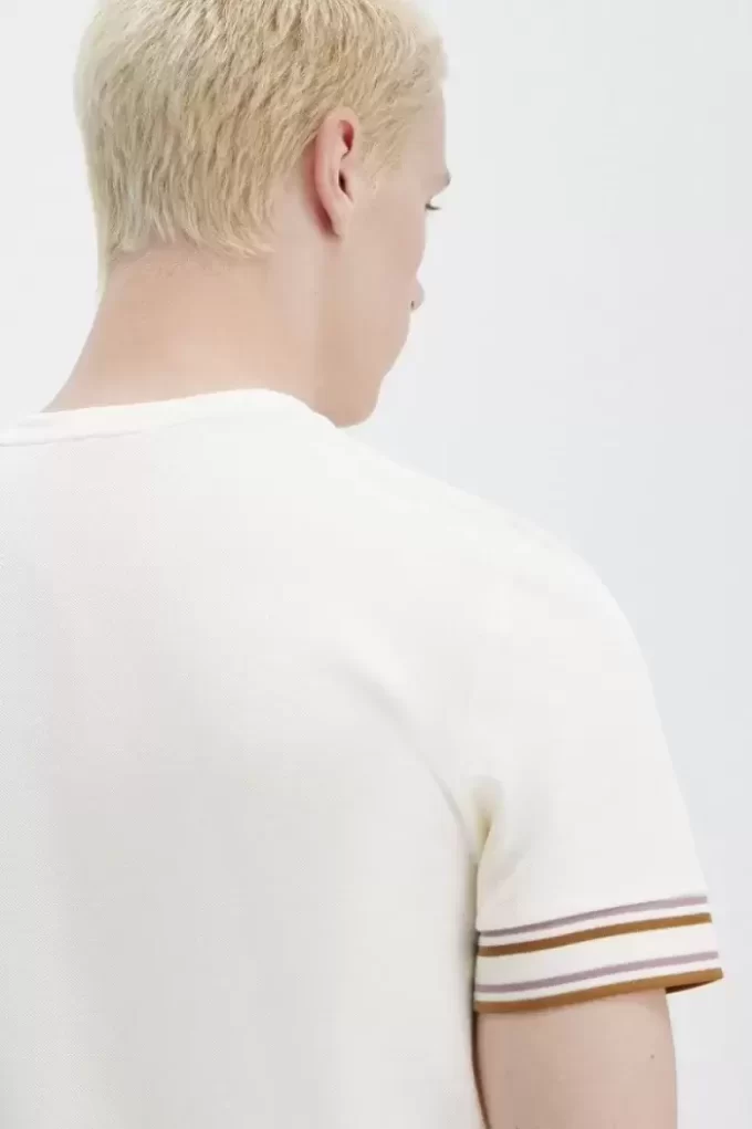 Tricou bărbătesc din piqué cu vârfuri îndrăznețe Tricou bărbătesc din piqué cu vârfuri îndrăznețe
