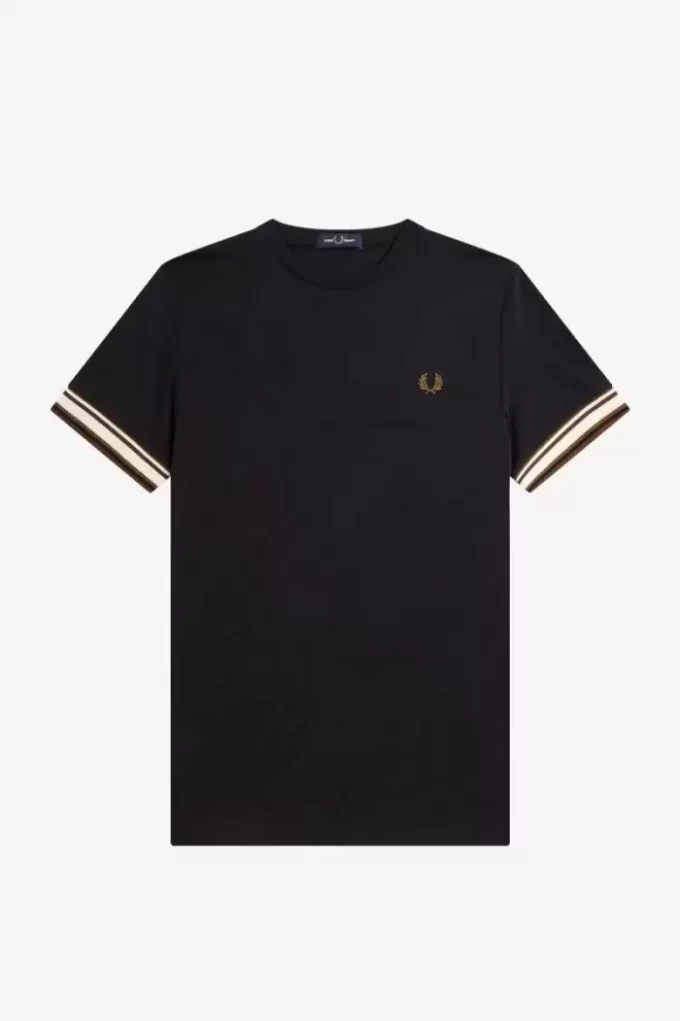 Tricou bărbătesc din piqué cu vârfuri îndrăznețe Tricou bărbătesc din piqué cu vârfuri îndrăznețe