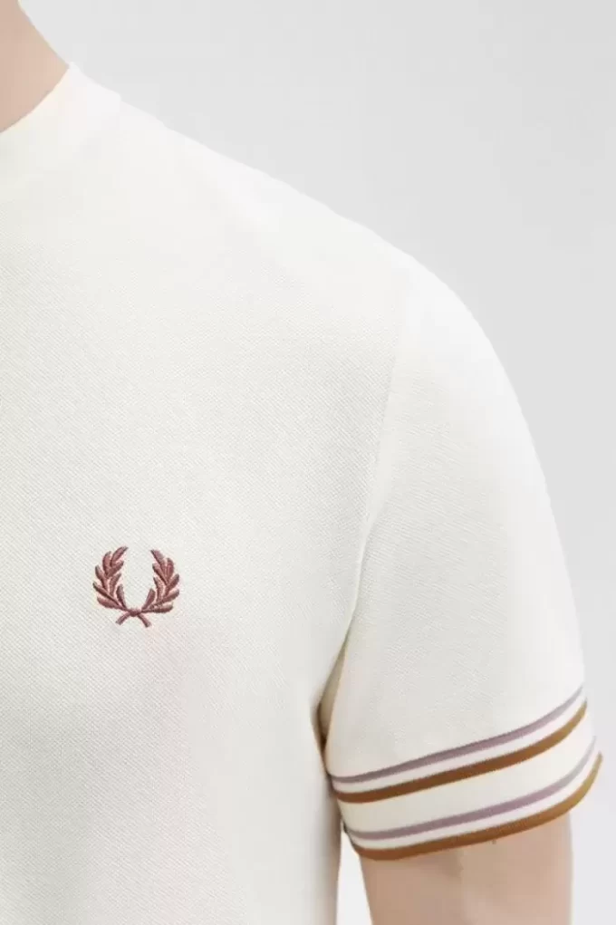 Tricou bărbătesc din piqué cu vârfuri îndrăznețe Tricou bărbătesc din piqué cu vârfuri îndrăznețe