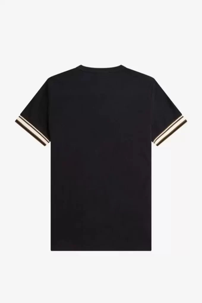 Tricou bărbătesc din piqué cu vârfuri îndrăznețe Tricou bărbătesc din piqué cu vârfuri îndrăznețe