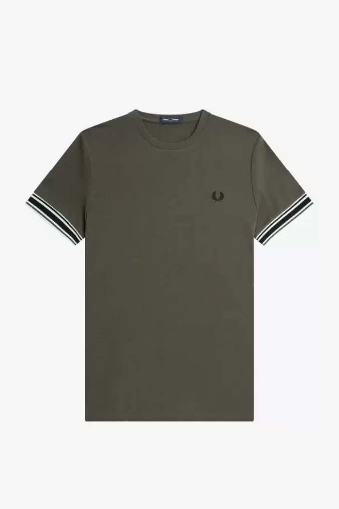 Tricou bărbătesc din piqué cu vârfuri îndrăznețe Tricou bărbătesc din piqué cu vârfuri îndrăznețe