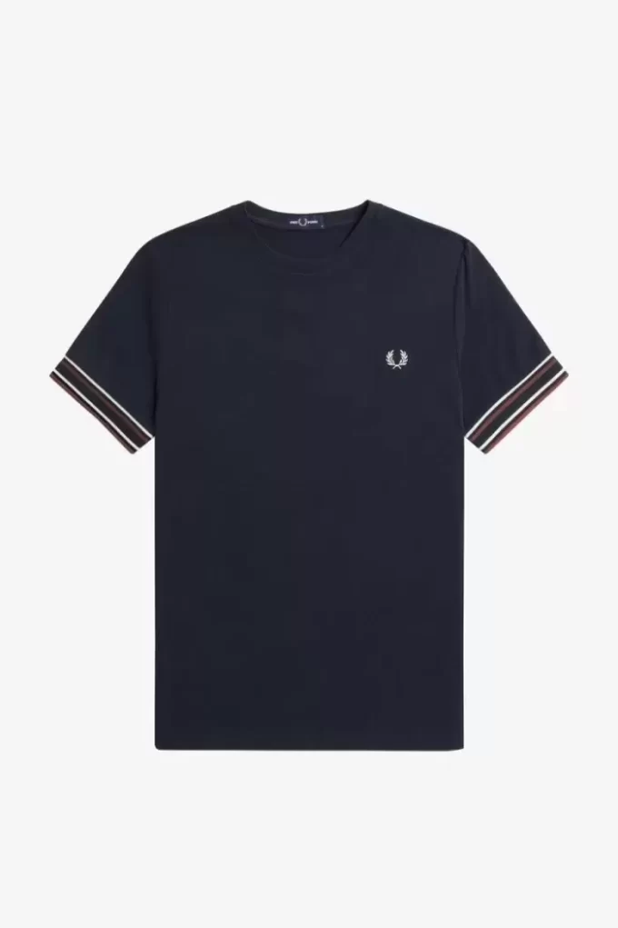 Tricou bărbătesc din piqué cu vârfuri îndrăznețe Tricou bărbătesc din piqué cu vârfuri îndrăznețe