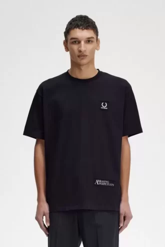 Tricou bărbătesc relaxat cu imprimeu petic