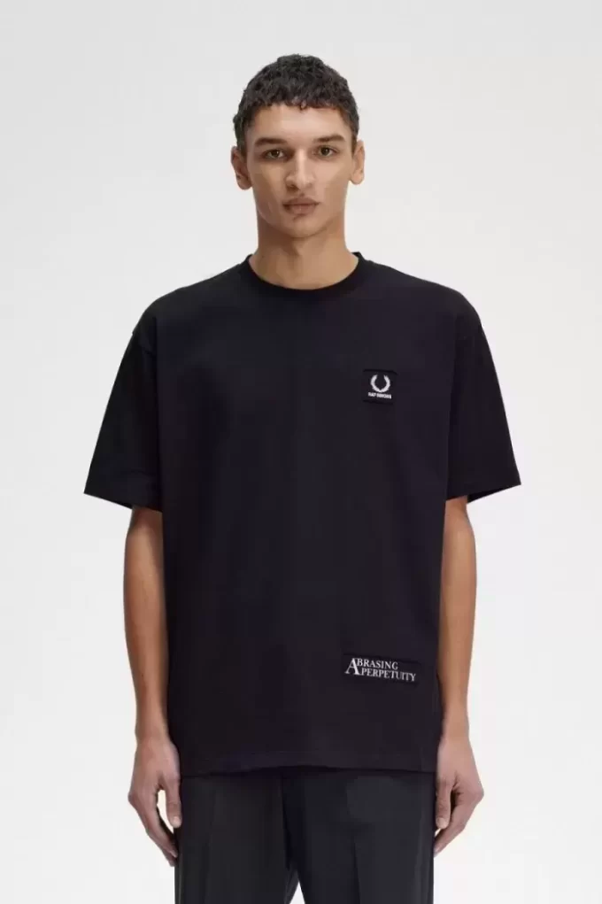 Tricou bărbătesc relaxat cu imprimeu petic Tricou bărbătesc relaxat cu imprimeu petic