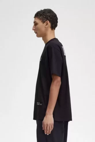 Tricou bărbătesc relaxat cu imprimeu petic