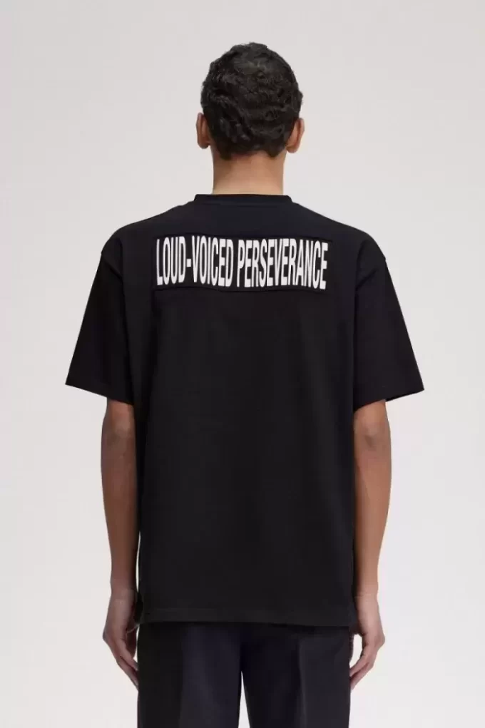 Tricou bărbătesc relaxat cu imprimeu petic Tricou bărbătesc relaxat cu imprimeu petic