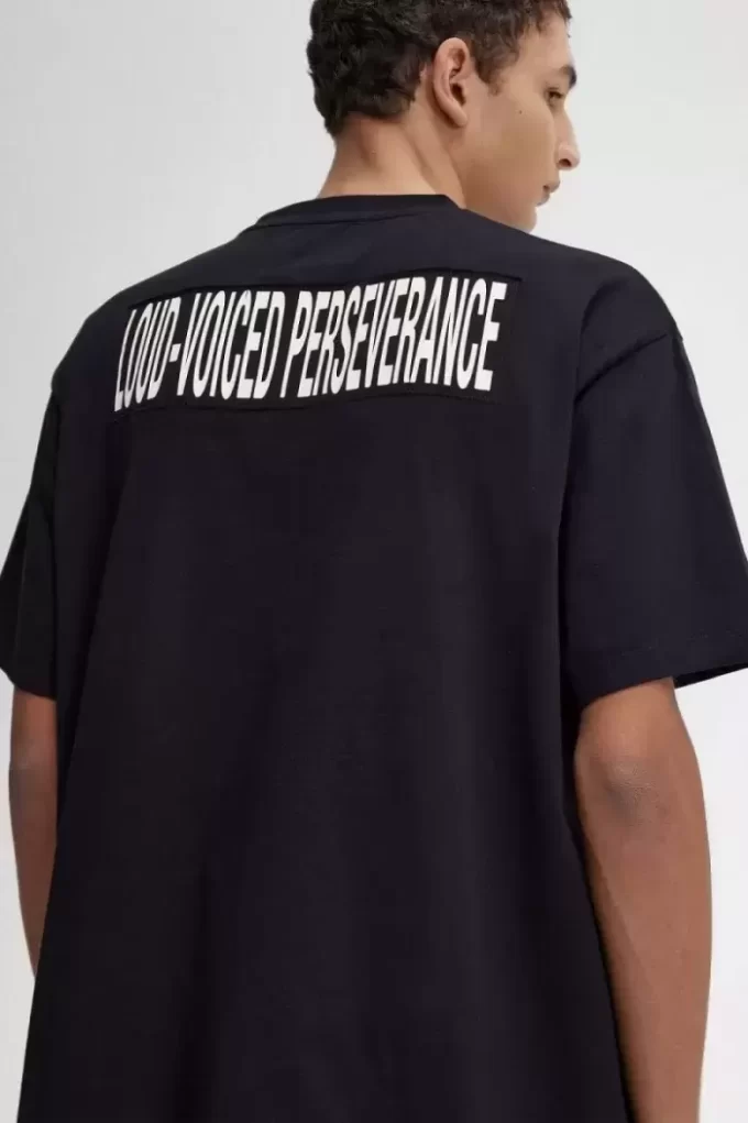 Tricou bărbătesc relaxat cu imprimeu petic Tricou bărbătesc relaxat cu imprimeu petic