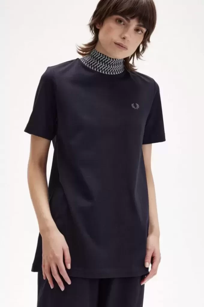 Tricou de damă cu guler înalt și garnitură Jacquard Tricou de damă cu guler înalt și garnitură Jacquard