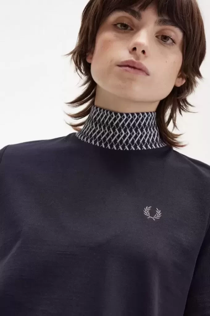 Tricou de damă cu guler înalt și garnitură Jacquard Tricou de damă cu guler înalt și garnitură Jacquard