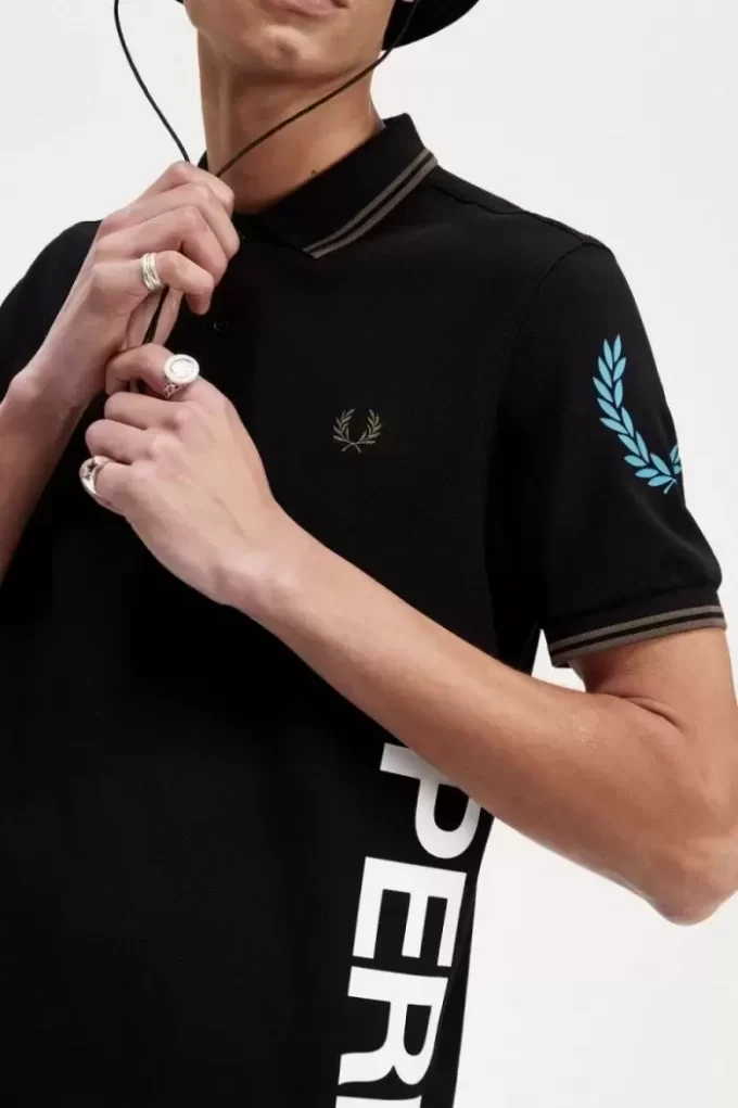 Tricou polo bărbătesc cu logo grafic Tricou polo bărbătesc cu logo grafic